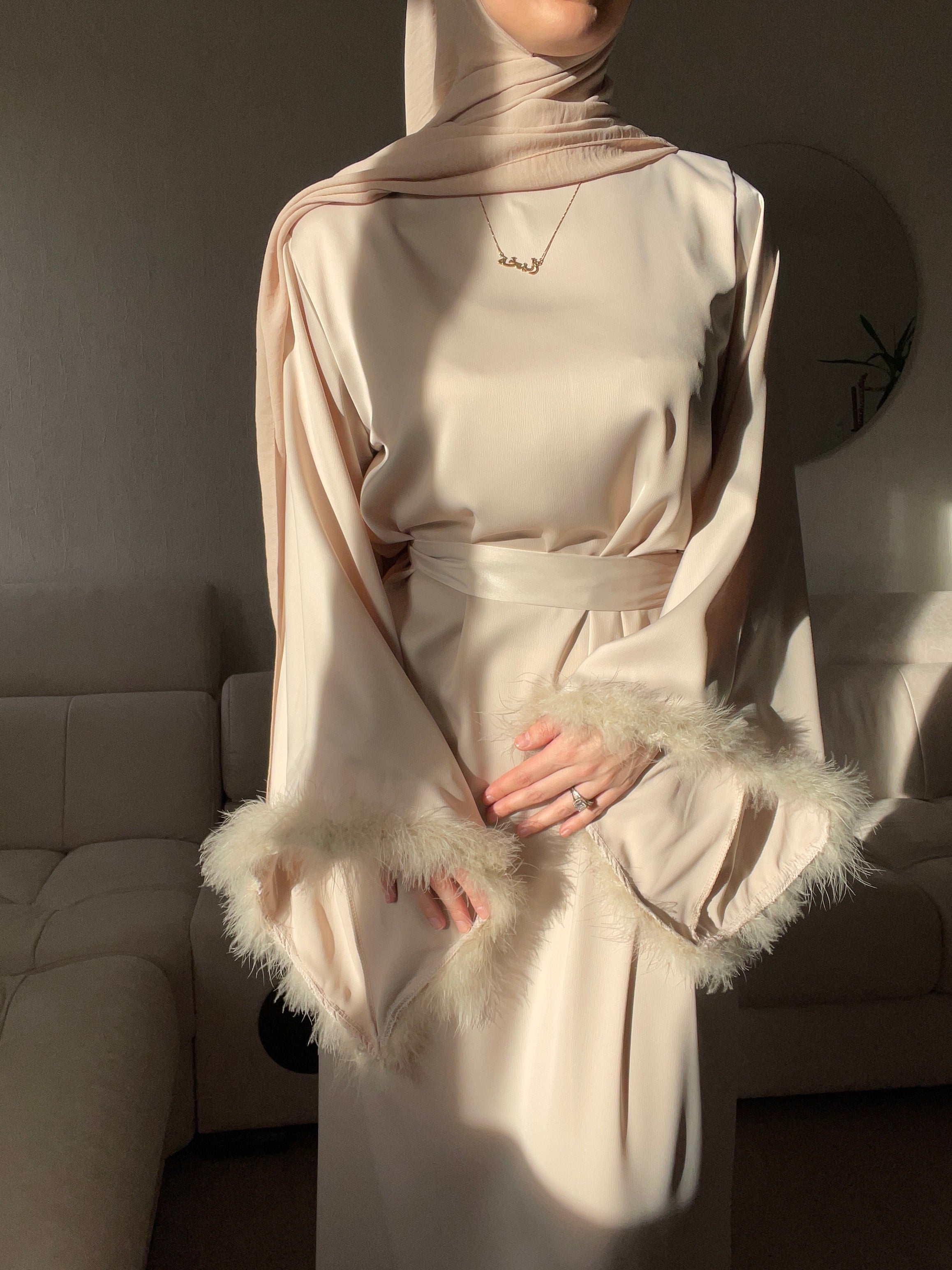 Robe en satin plumes