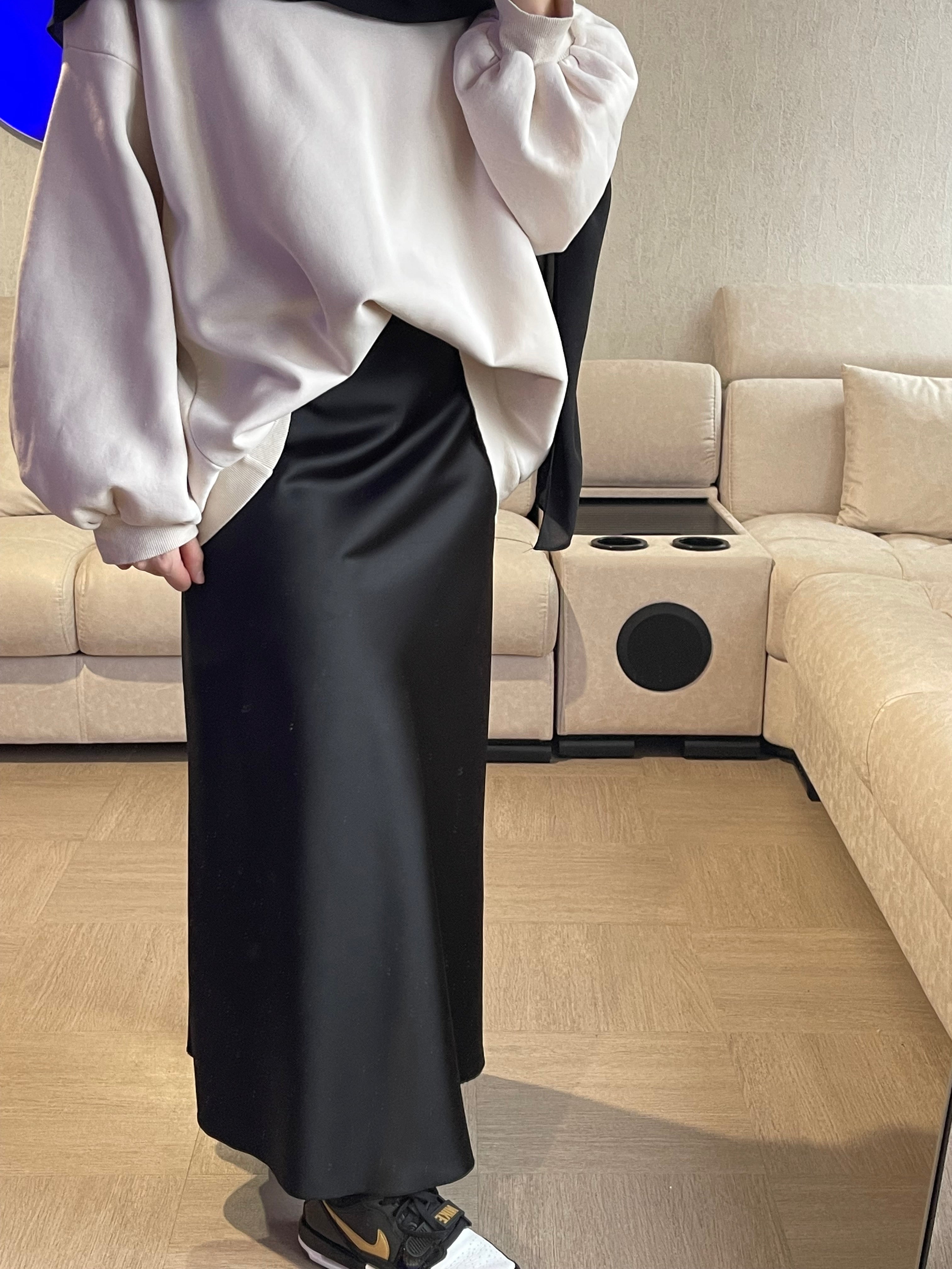 Jupe en satin fluide noir