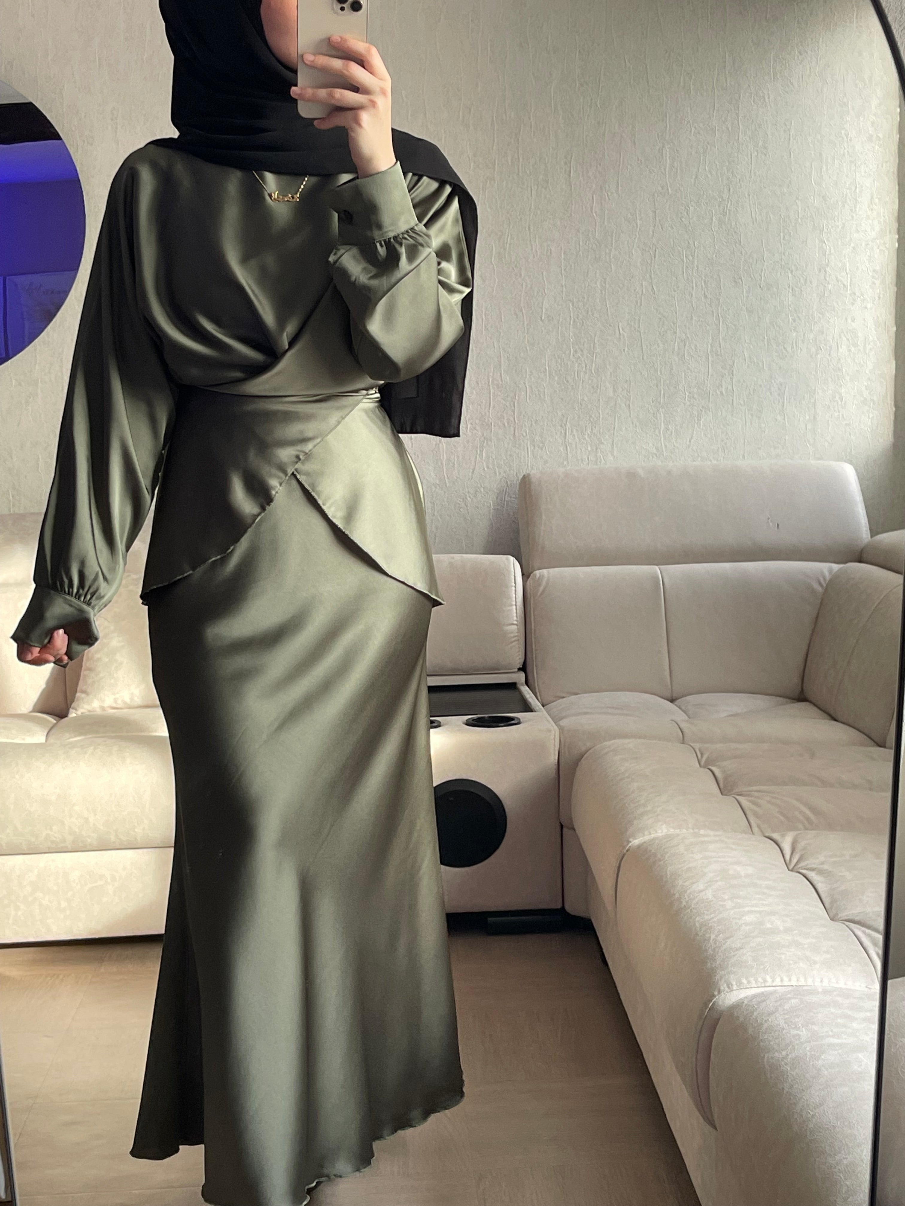 Ensemble en satin asymétrique