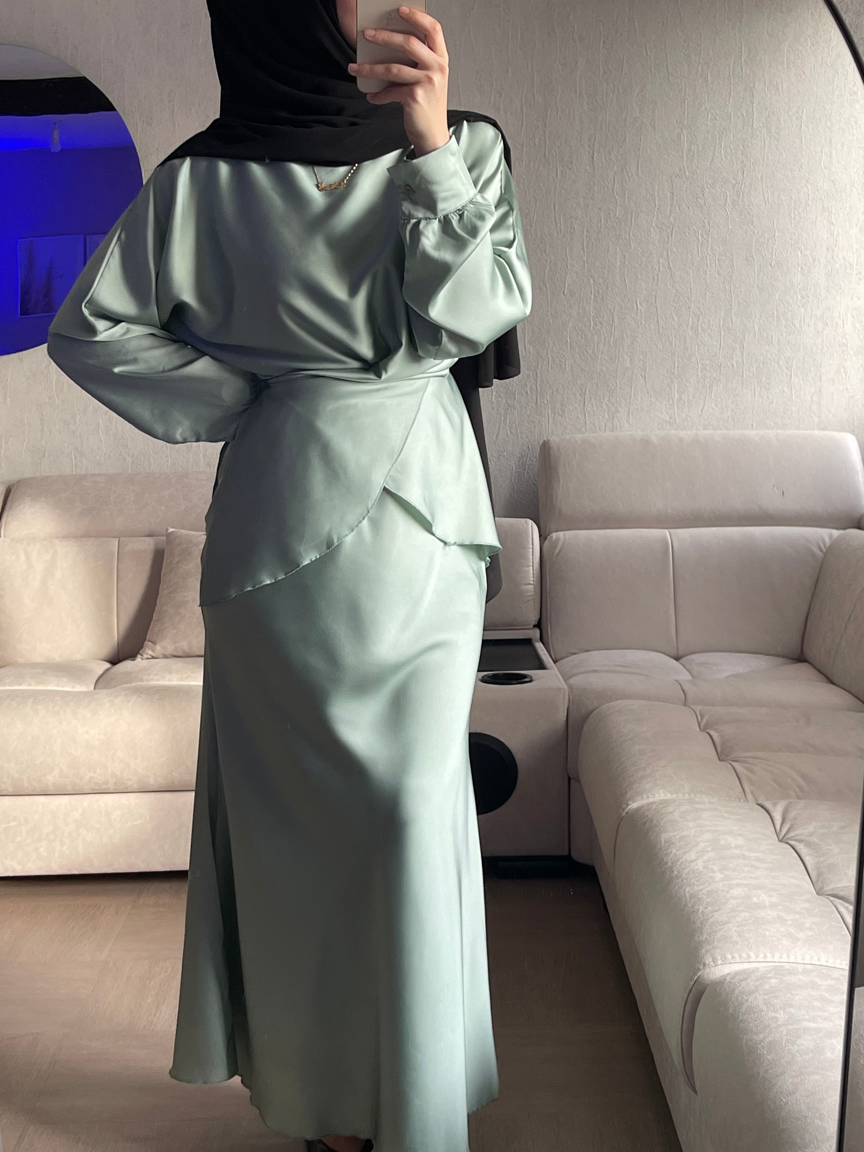 Ensemble en satin asymétrique