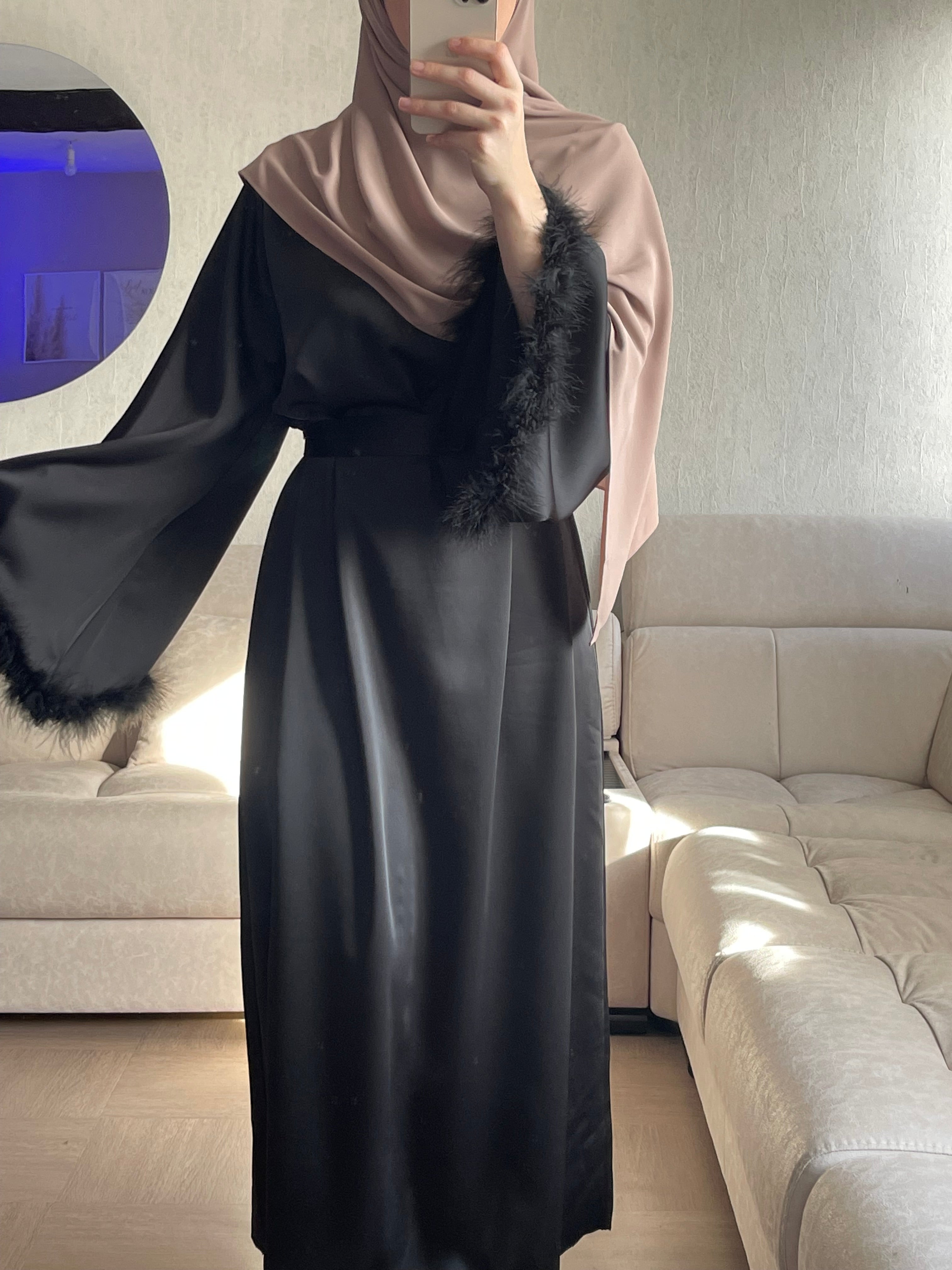 Robe en satin plumes