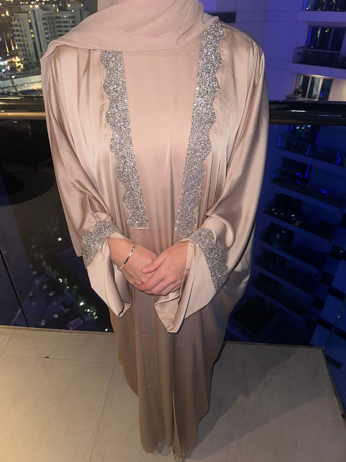 Abaya Hasna